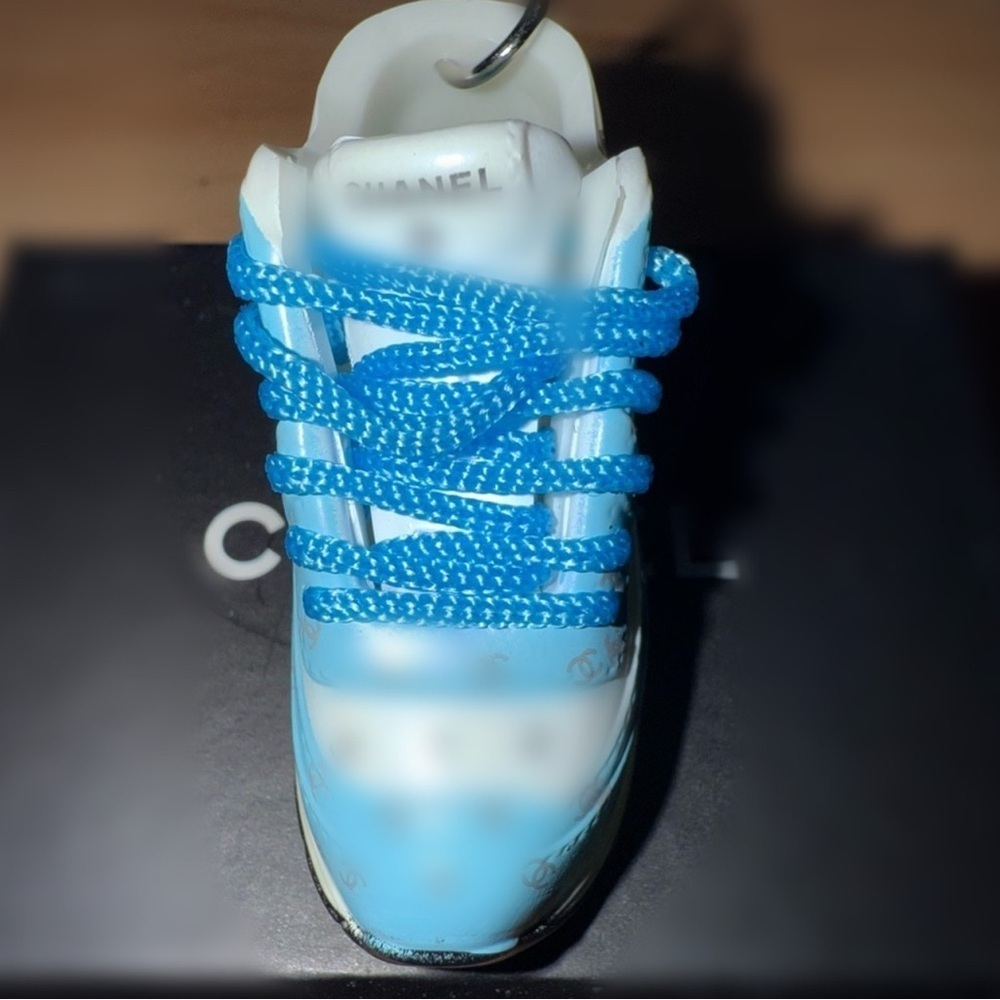 Mini 3D sneaker Keychain - Picture 2 of 4